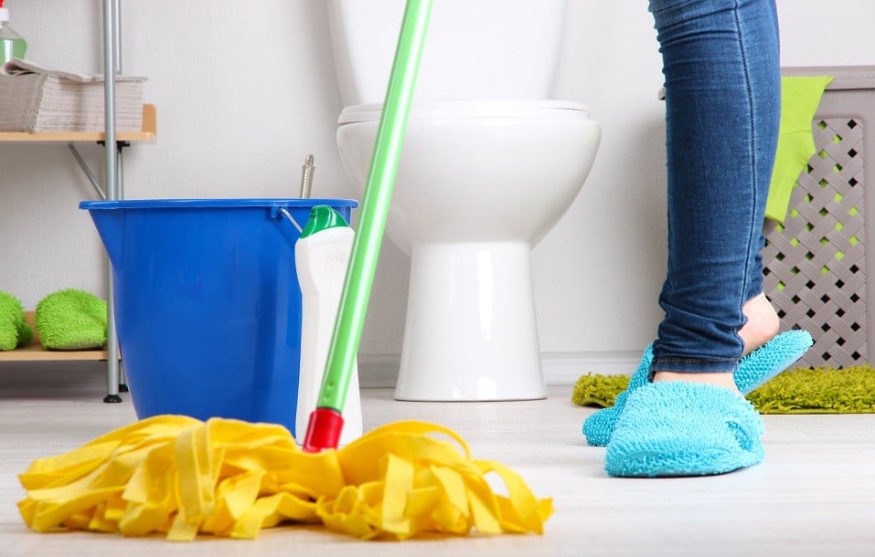 Floor cleaning in the bedroom