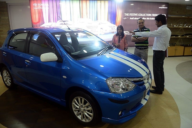 TO GO WITH AFP STORY: India-economy-festival-religion-Hindu-retail-auto,FOCUS by Salil Panchal Prospective car buyer Dharmesh Zaveri and his wife interact with a sales manager inside a decked up car showroom ahead of Diwali, the Indian festival of Lights, in Mumbai on November 10, 2012. Indian retailers hope to boost disappointing consumer spending with a frenzy of special offers in this week's Diwali festival, led by automakers crowding the market with nearly 20 new cars. Diwali, the Hindu festival of lights, has always been an auspicious time to splurge, sparking an annual race between retailers to provide the most attractive offers. But in this year's flagging economy, the stakes are especially high.
