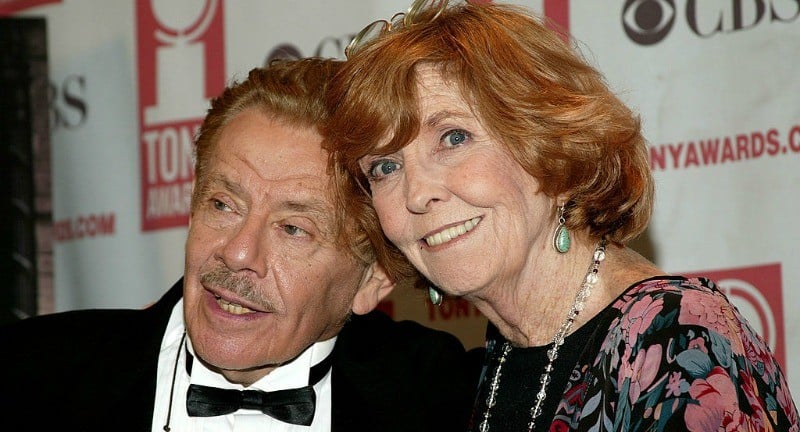 Jerry Stiller and Anne Meara are posing together on the red carpet.
