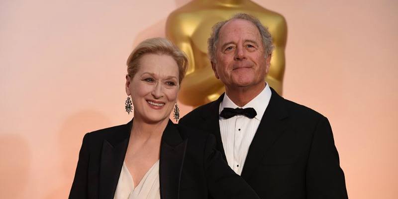 Meryl Streep and Don Gummer are posing together on the red carpet of the Oscars.