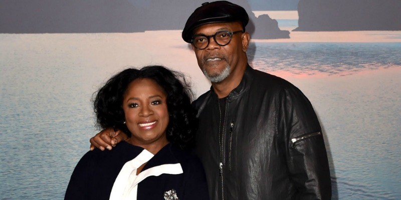 Samuel L. Jackson and LaTanya Richardson are posing together on the red carpet.