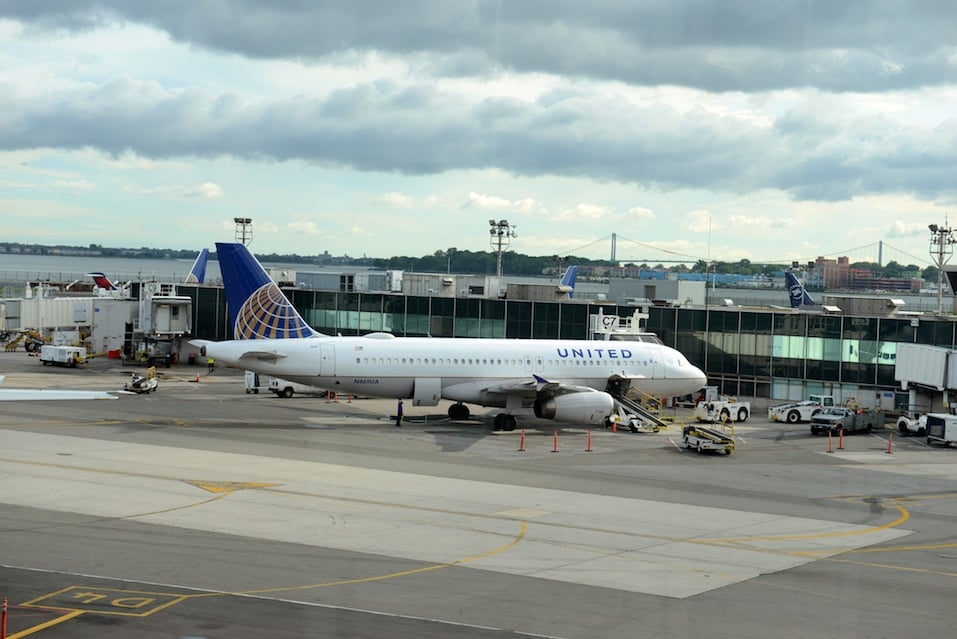United Airilnes aircraft at LaGuardia Airport