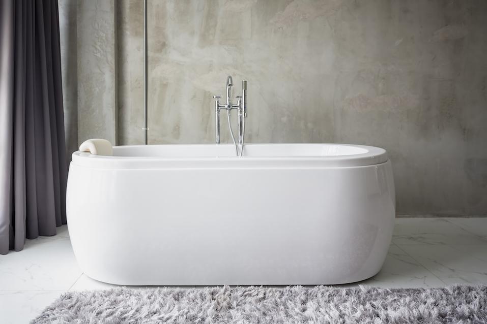 Big white bathtub in middle of bathroom