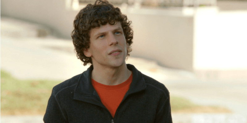 Jesse Eisenberg looks up while standing outside in Modern Family. Jesse Eisenberg looks up while standing outside in Modern Family.