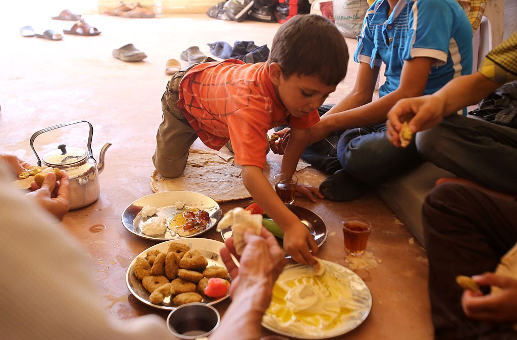 Syrian family eats breakfast 