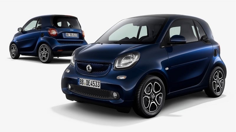 Two angles of 2017 Daimler smart fortwo in blue