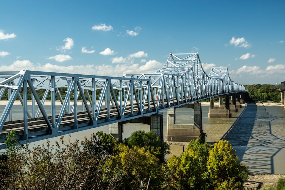 Old and new bridges across the Mississippi River at Vicksburg