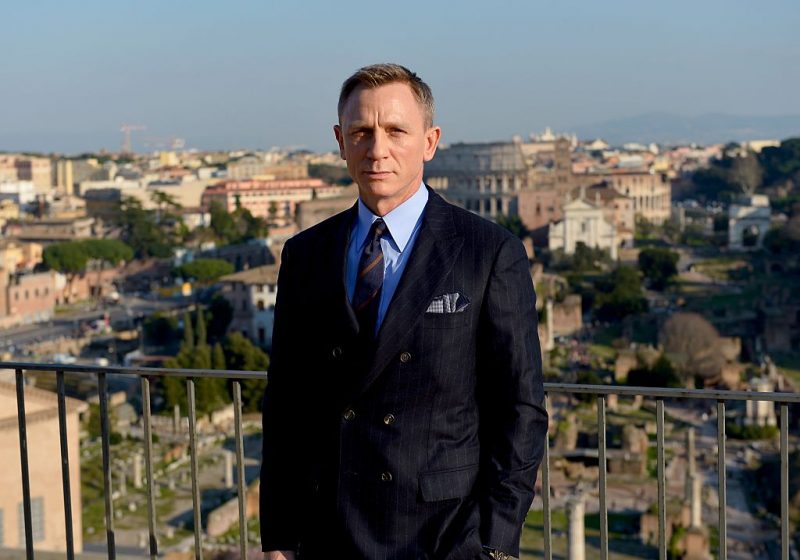 Daniel Craig promotes Spectre.