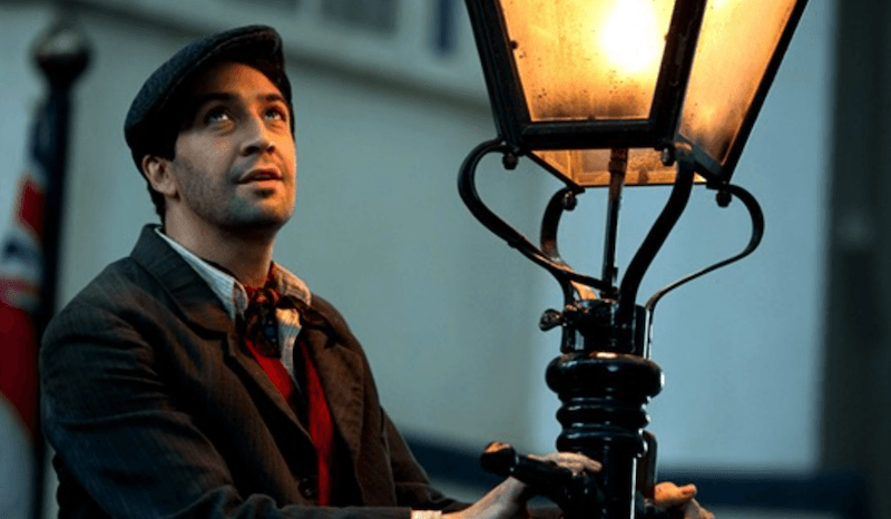 Lin-Manuel Miranda's Jack holds a lantern and looks up at the sky in Mary Poppins Returns Lin-Manuel Miranda's Jack holds a lantern and looks up at the sky in Mary Poppins Returns