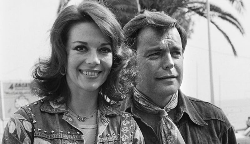 A black and white photo of Natalie Wood and Robert Wagner posing together.