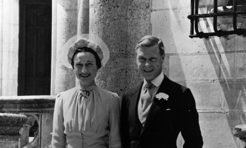 A black and white photo of Wallis Simpson and Edward VIII