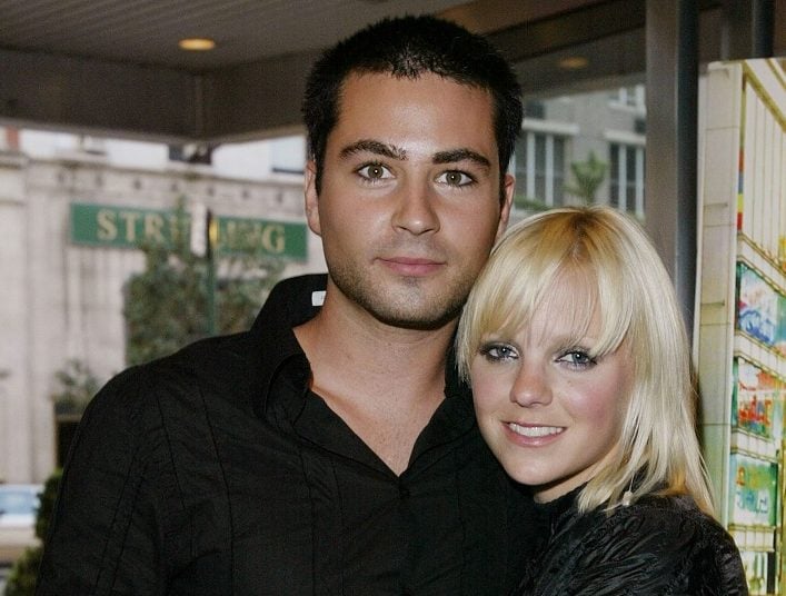Anna Faris with her arms around then-boyfriend Ben Indra at a premiere Anna Faris with her arms around then-boyfriend Ben Indra at a premiere