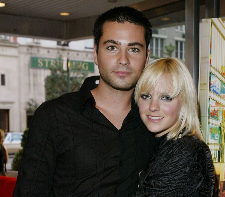 Anna Faris with her arms around then-boyfriend Ben Indra at a premiere. Anna Faris with her arms around then-boyfriend Ben Indra at a premiere.