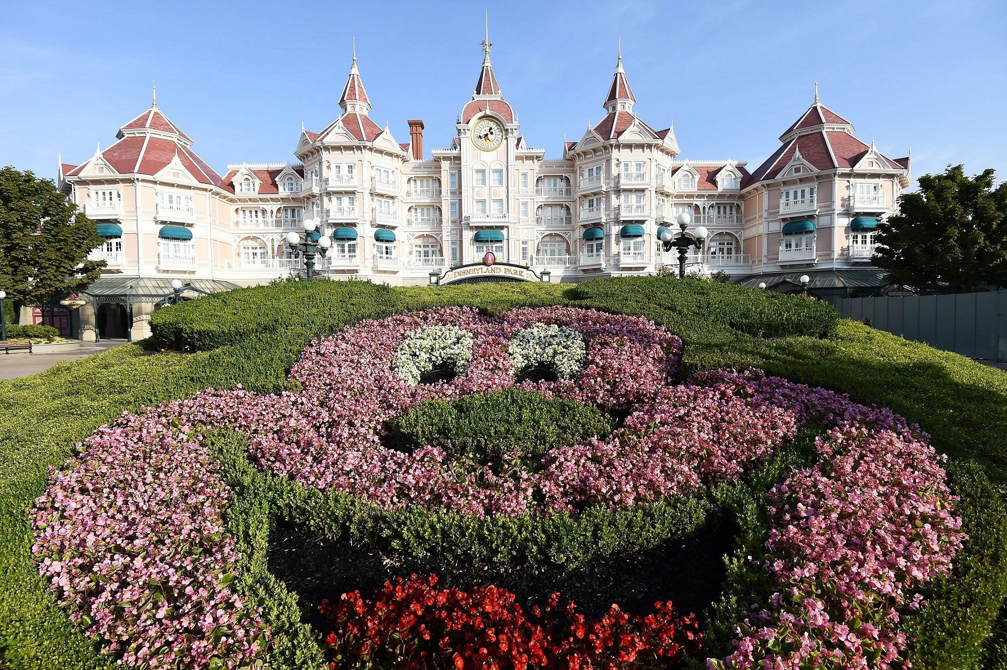 Reasons Why People Love Staying at Disney Resorts Reasons Why People Love Staying at Disney Resorts