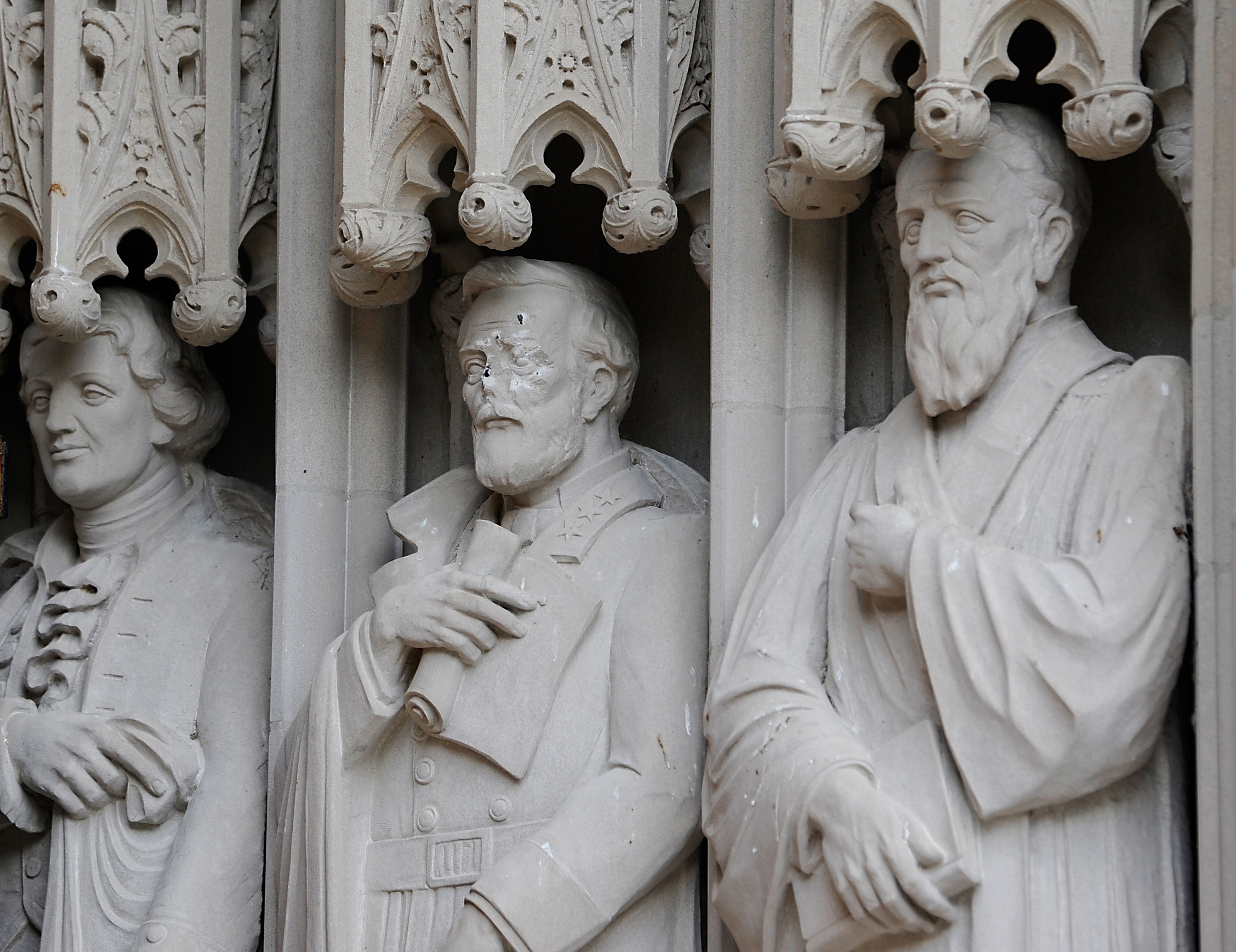 Robert E. Lee Statue vandalized at Duke University