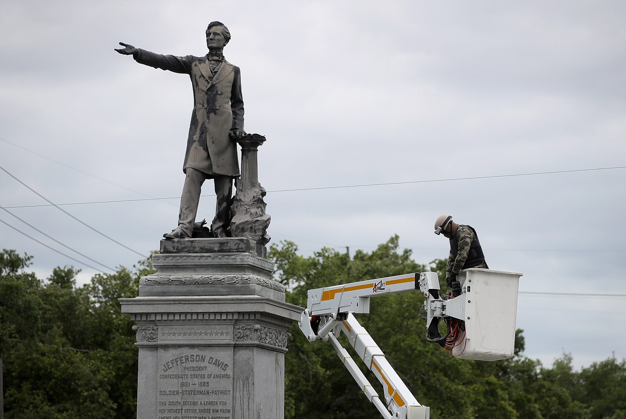 Statue of Jefferson Davis coming down