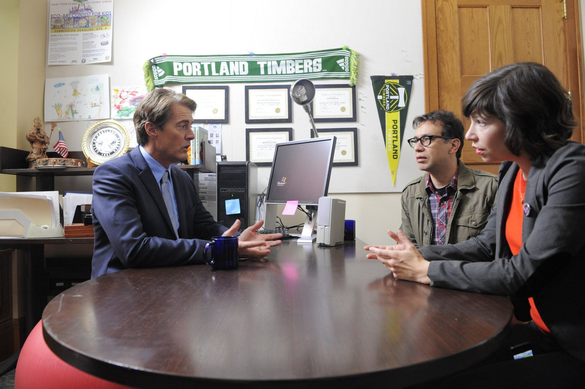 Two fictional Portland residents meet with their fictional mayor on 'Portlandia'