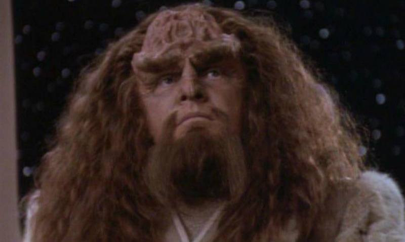 This is a closeup of Kahless in a robe.