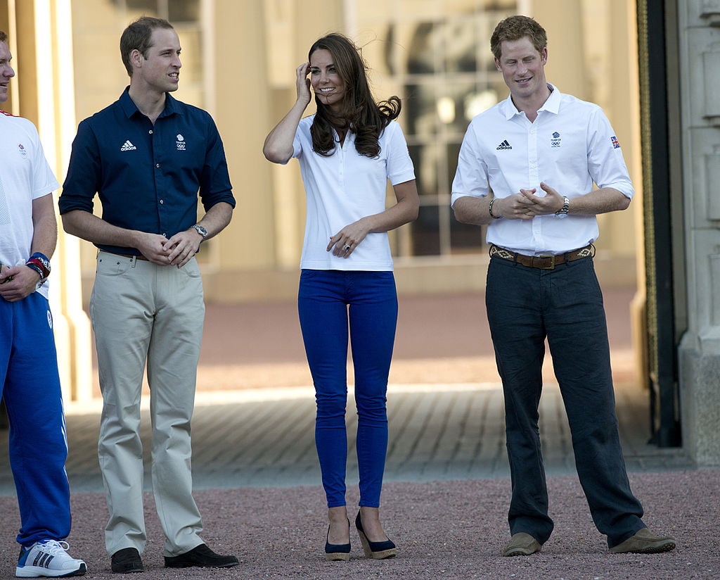 Prince William (2dL), Duke of Cambridge and Catherine (3dL), Duchess of Cambridge chat with to Prince Harry (R) during a torch relay at the Buckingham Palace in London, on July 26, 2012 on the eve of the London 2012 Olympic Games.