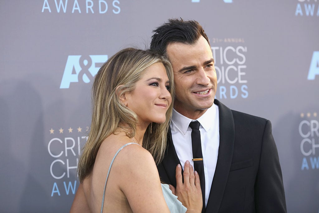 Jennifer Aniston and Justin Theroux pose on the red carpet.