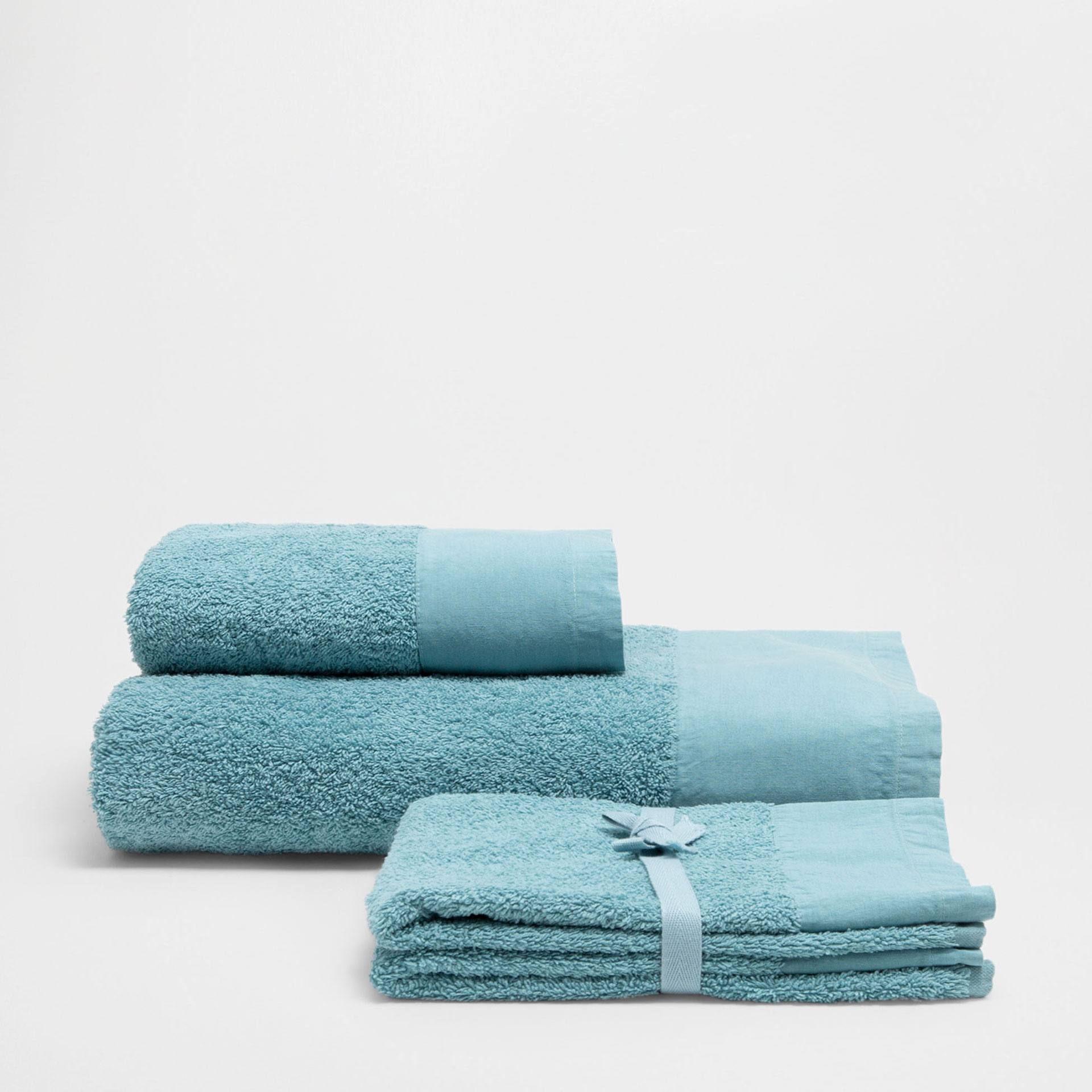Light blue towels