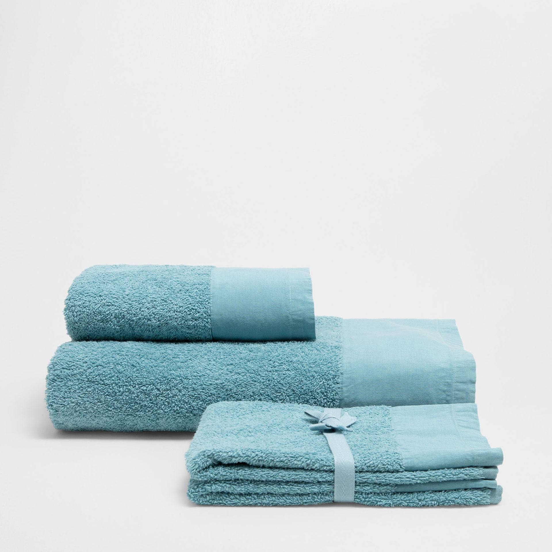Light blue towels