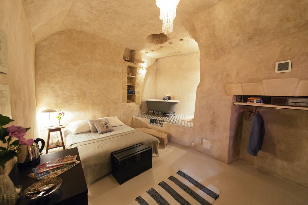Cliff rock house