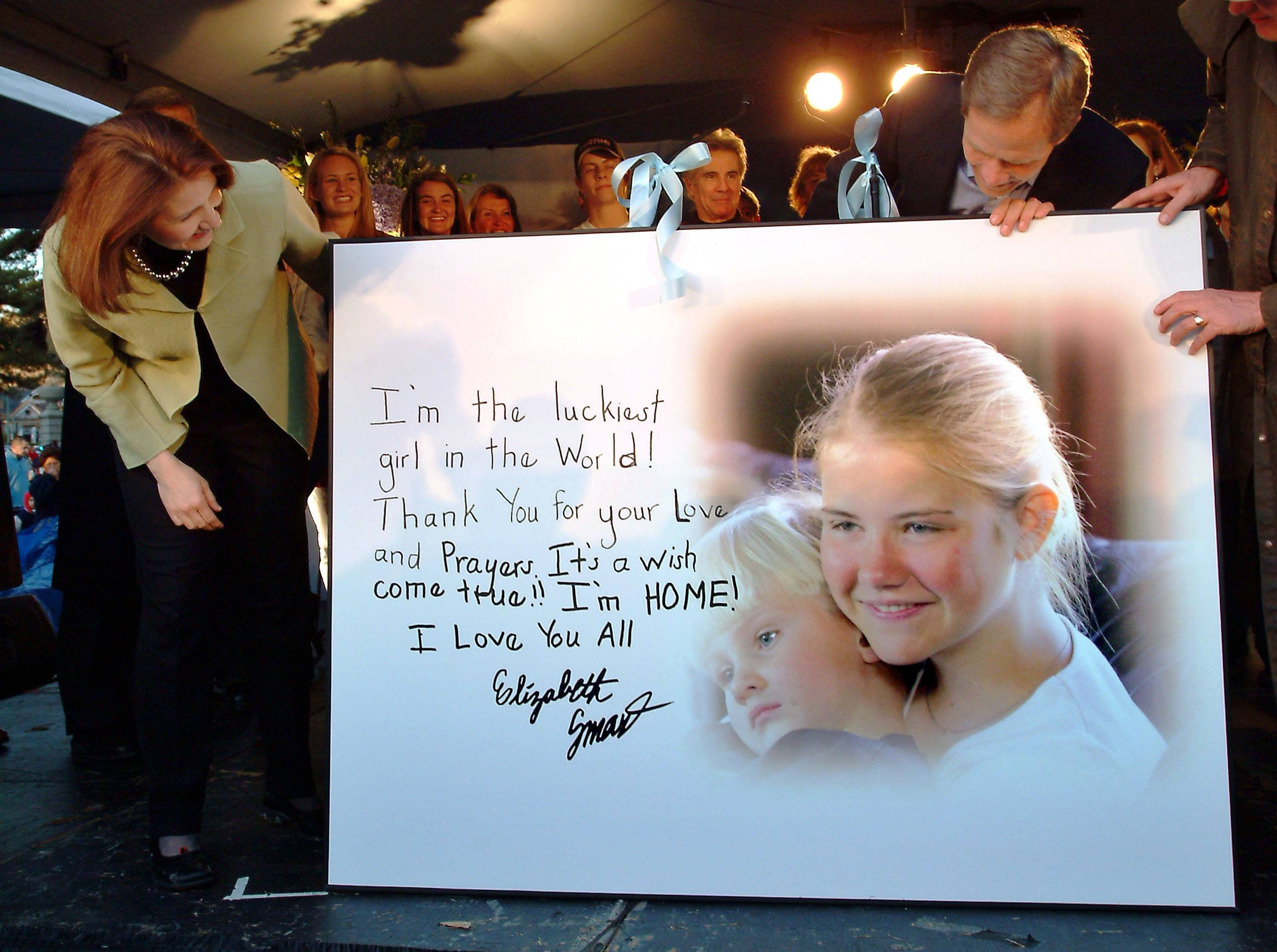 Elizabeth Smart sign Elizabeth Smart poster