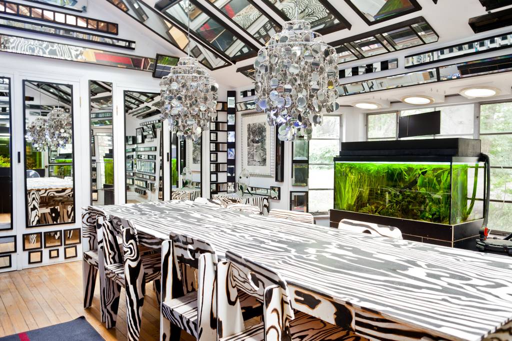 Mirror artist house Airbnb
