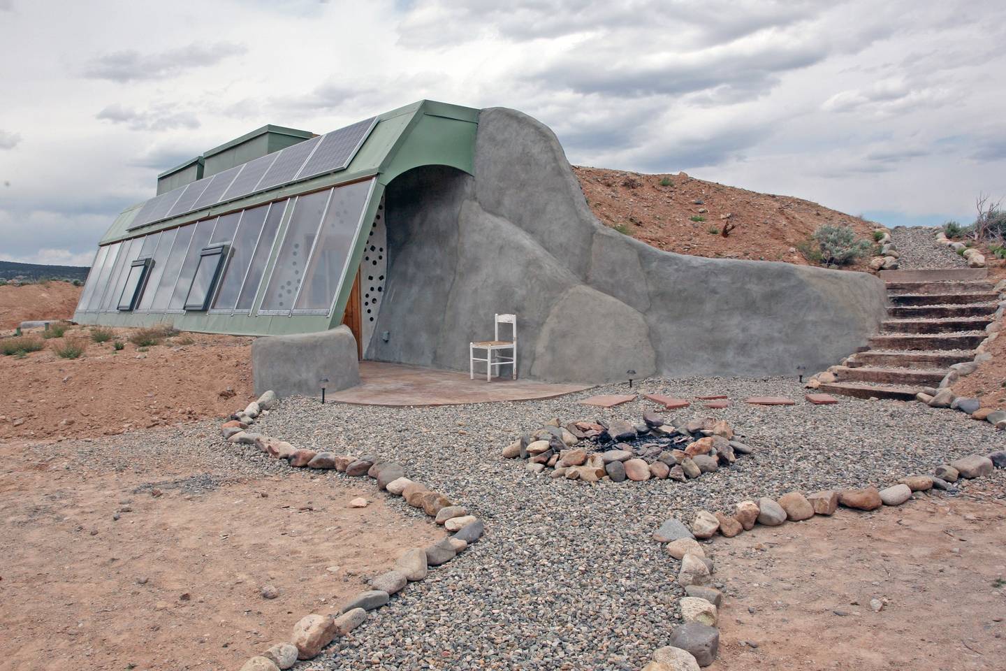 Off the grid spaceship house