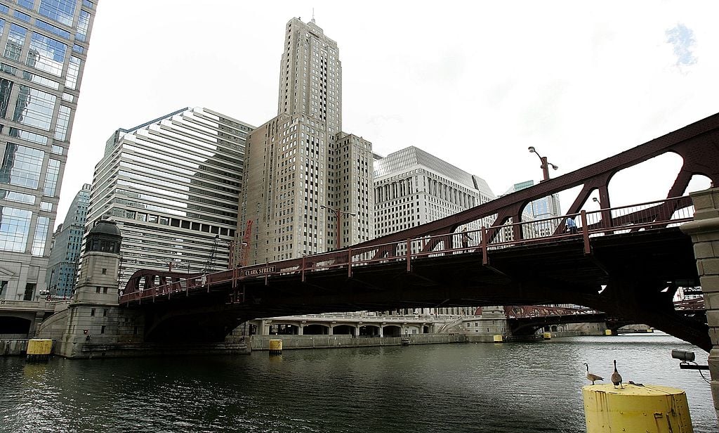 chicago river bridge