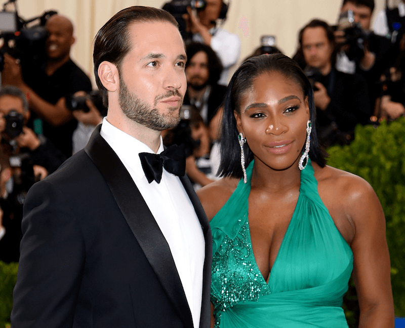 Alexis Ohanian and Serena Williams pose in front of cameras at the 2017 Met Gala