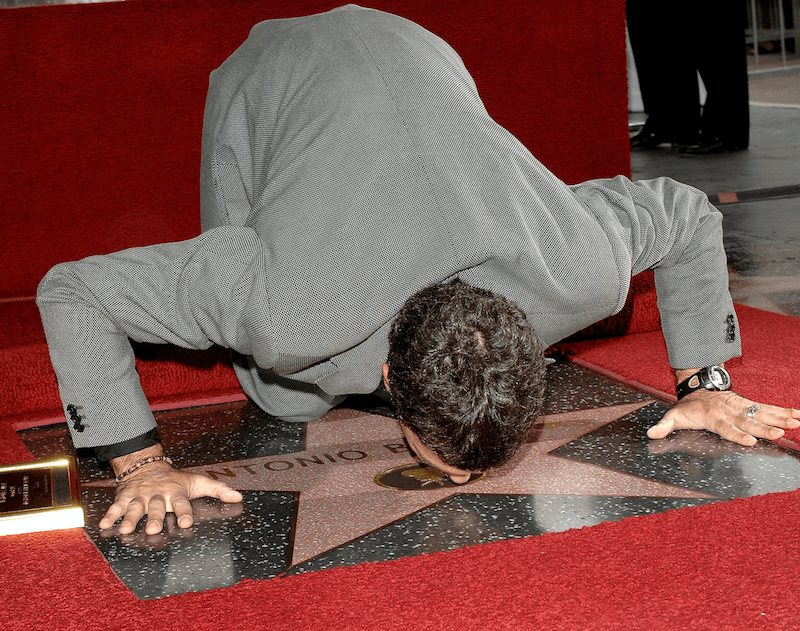 Antonio Banderes kissing his star. Antonio Banderes kissing his star.