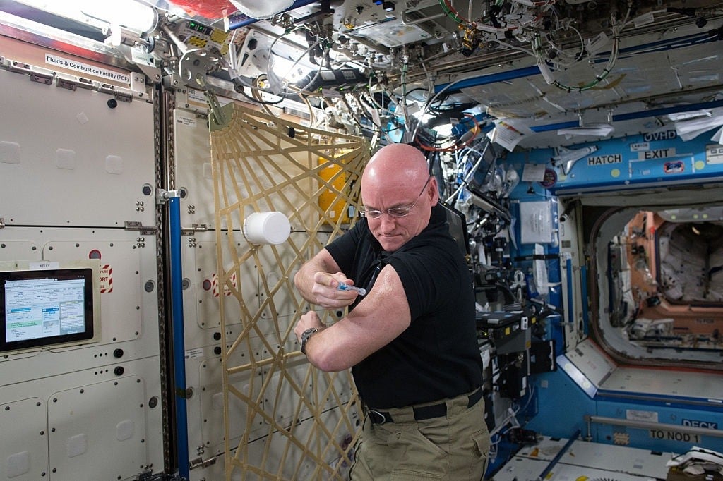 Astronaut Scott Kelly gives himself flu shot Scott Kelly gives himself flu shot