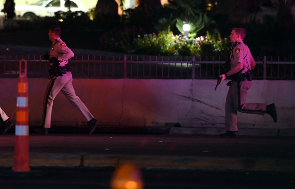police run toward Las Vegas shooting police responding to Las Vegas