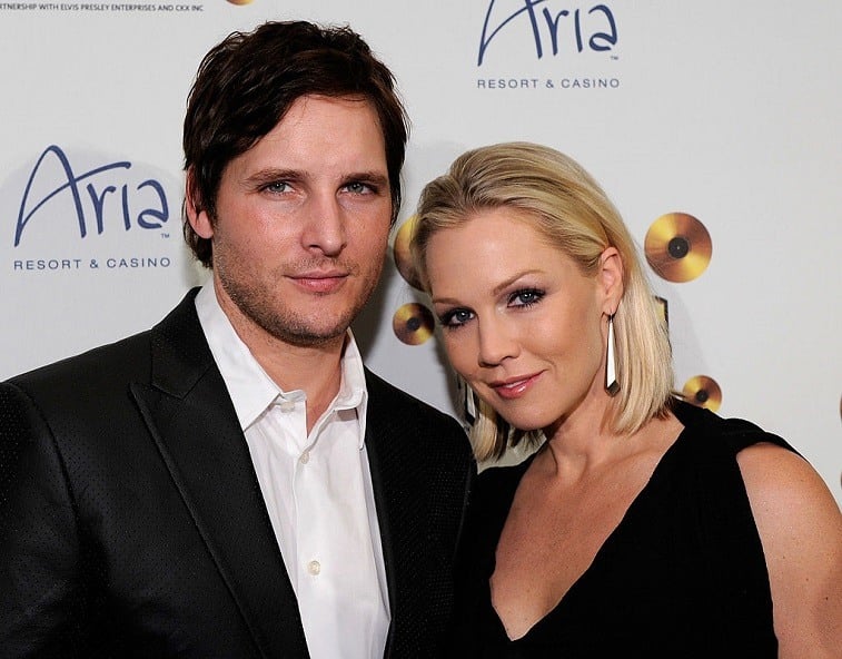 Peter Facinelli and Jennie Garth posing together at an event. 