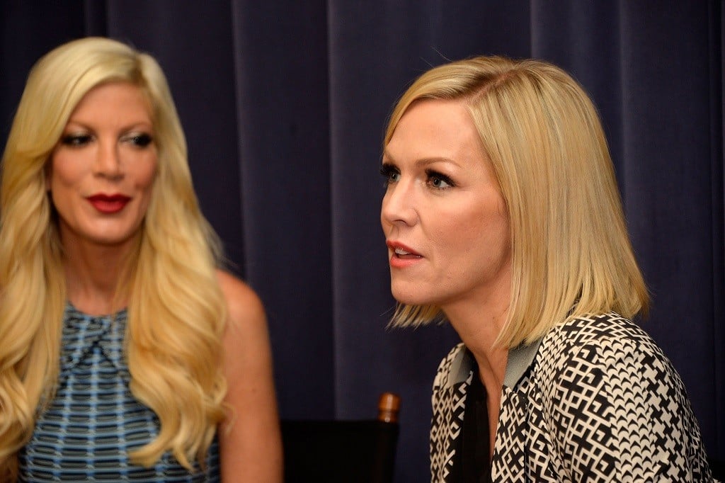 Actresses Tori Spelling (L) and Jennie Garth attend the "Mystery Girls" Screening hosted by The Moms at Park Avenue Screening Room on June 24, 2014 in New York City. (Photo by Ben Gabbe/Getty Images)