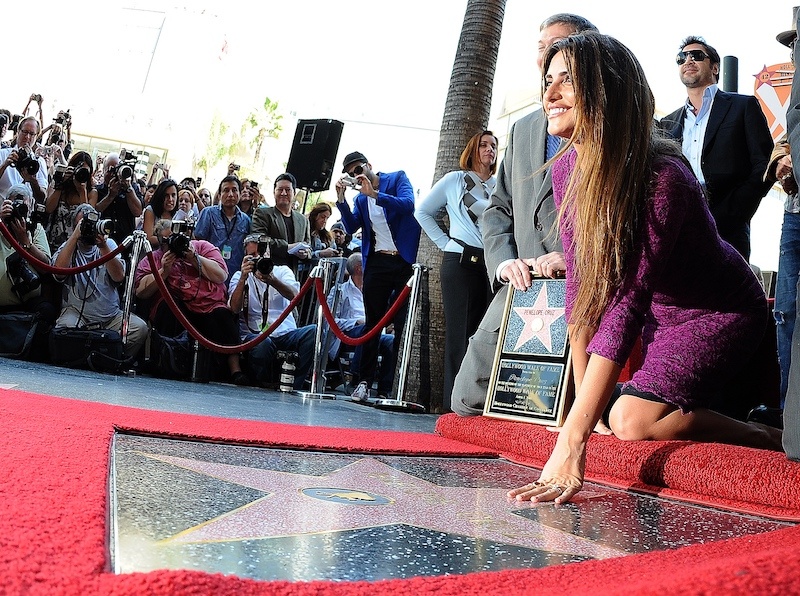 Penelope Cruz in front of her Hollywood star.