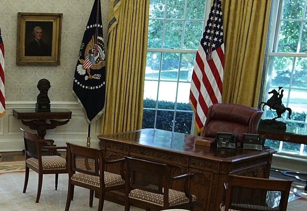 This Is the First Thing Donald Trump Changed in the Oval Office After ...