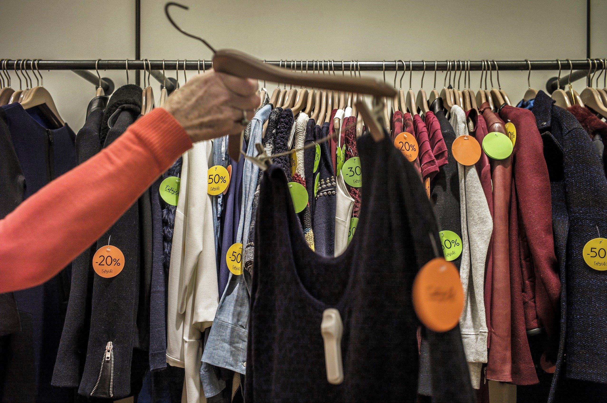 Clearance shopping rack Clearance shopping rack