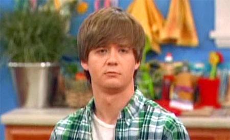 Jason Earles wears a green plaid shirt in Hannah Montana Jason Earles wears a green plaid shirt in Hannah Montana