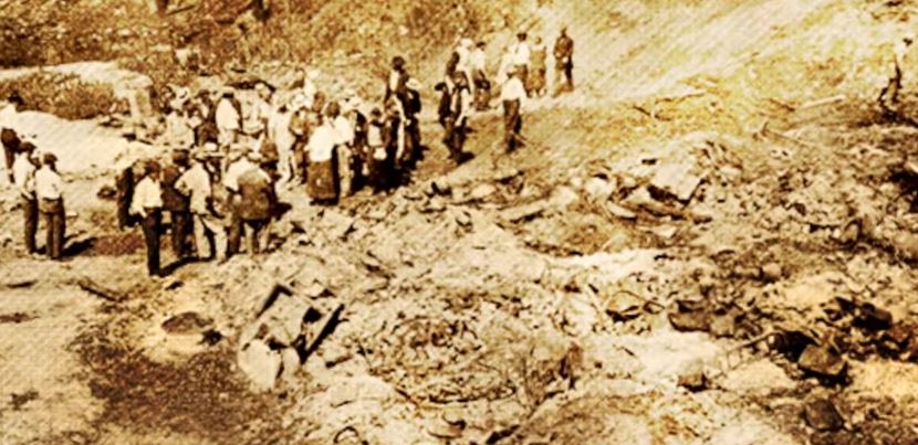 A mass grave site following the East St. Louis race riots. A mass grave site following the East St. Louis race riots.