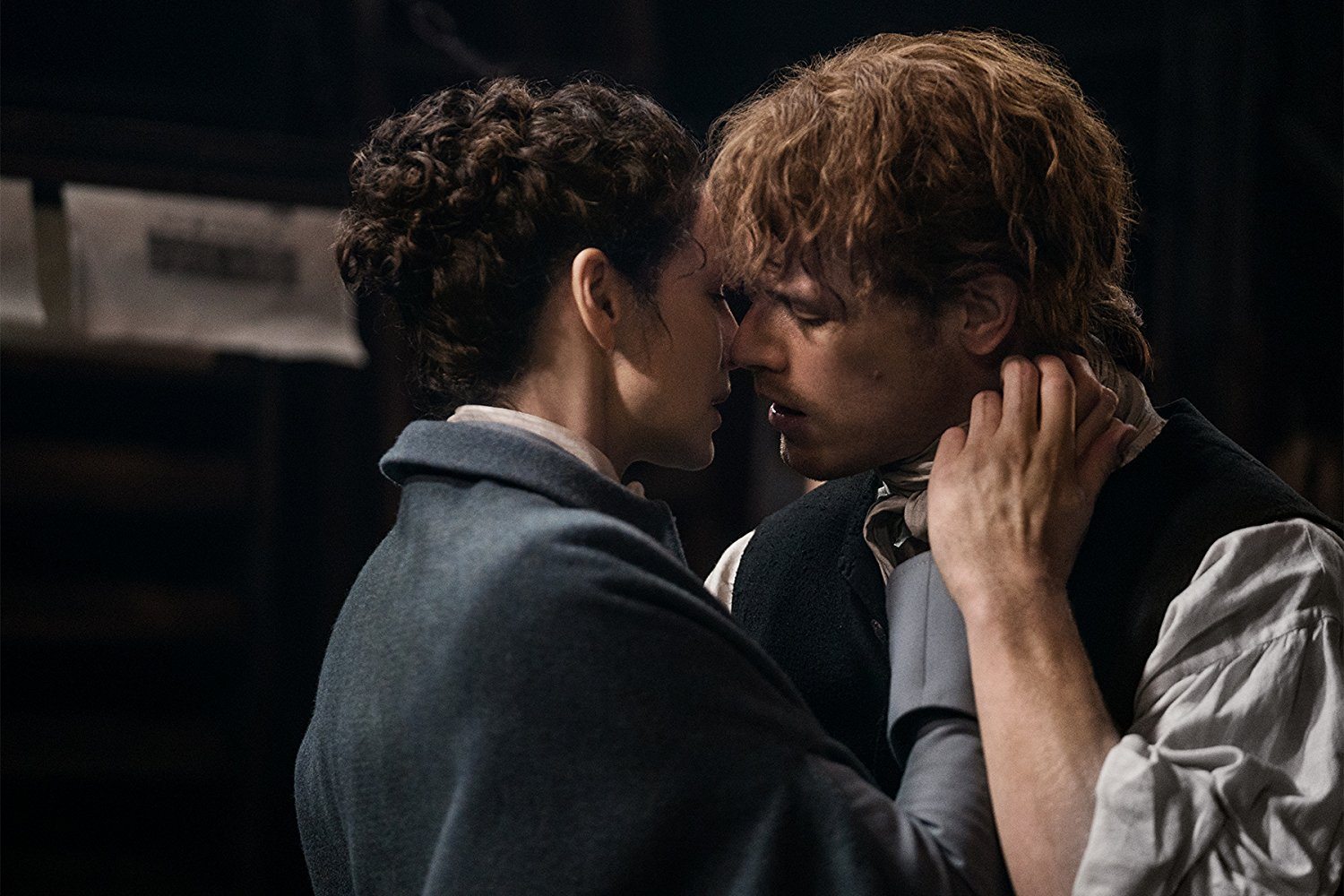 Jamie and Claire about to kiss