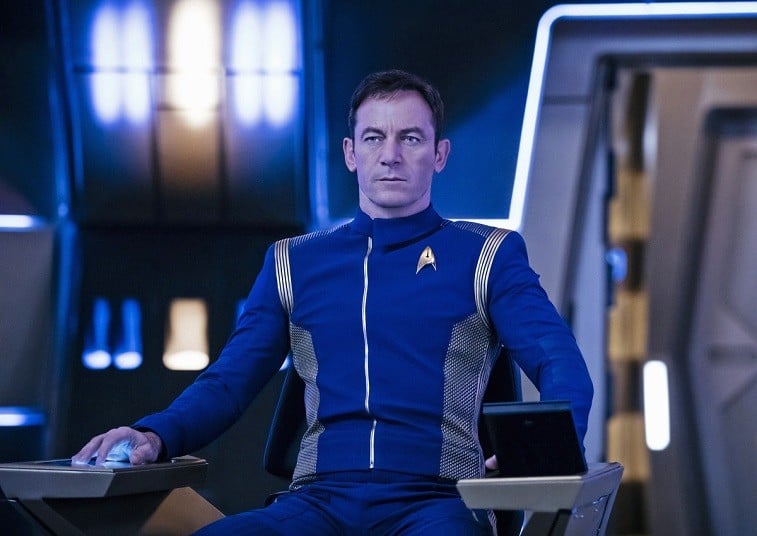 Jason Isaacs' Captain Lorca sits in a chair in Star Trek: Discovery