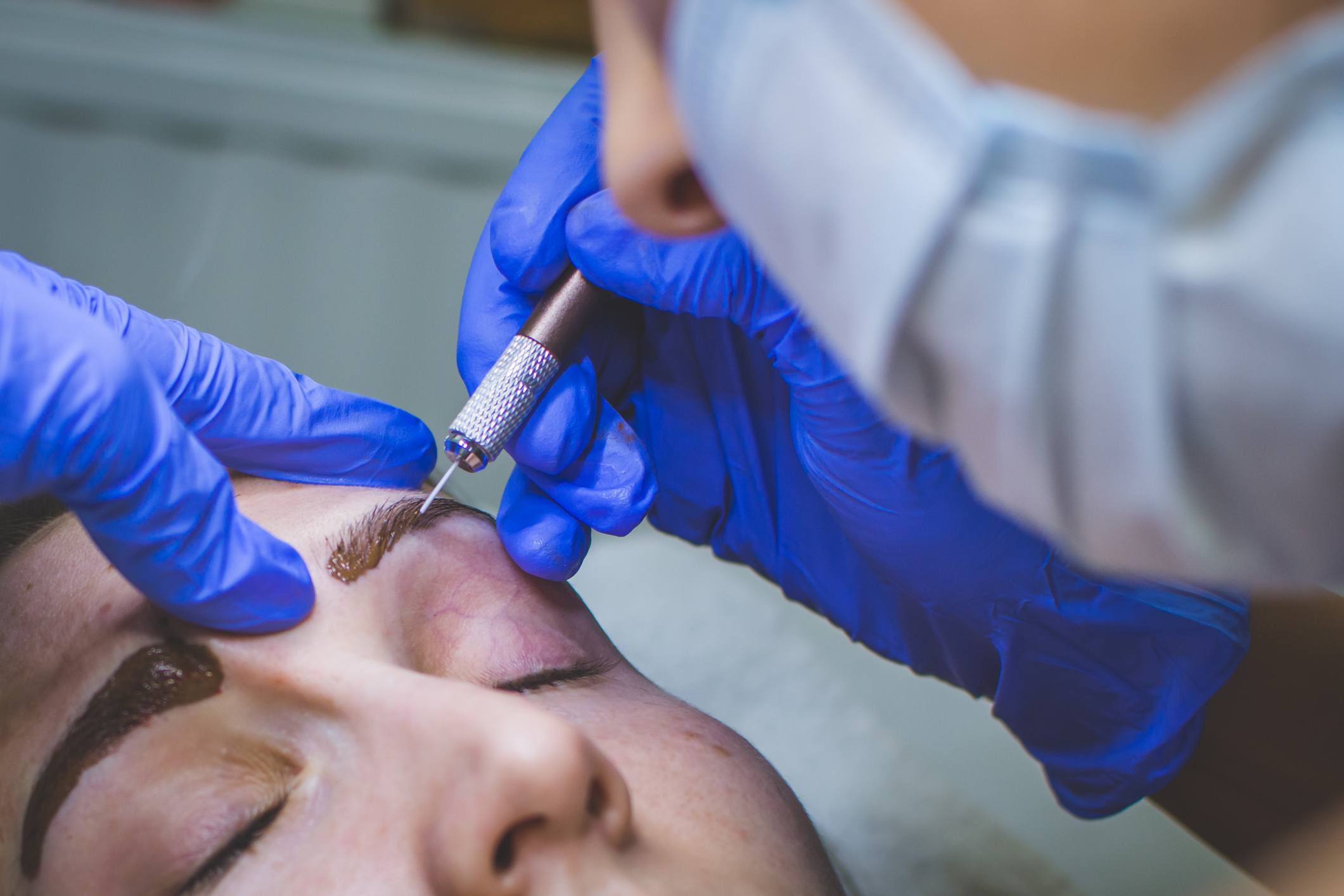 Eyebrow microblading