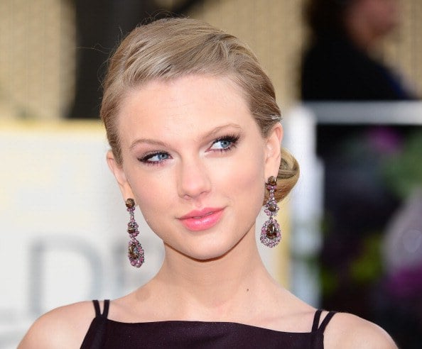 taylor swift tight on her face taylor swift tight on her face