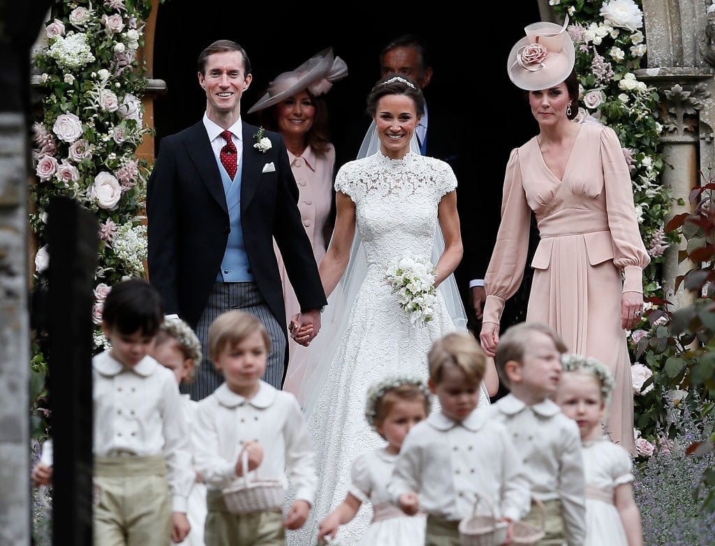 pippa middleston and her sister kate and children at pippa's wedding