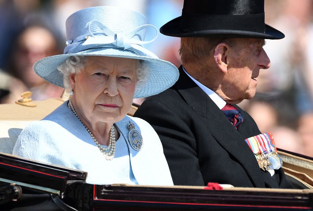 queen elizabeth in a blue suit queen elizabeth in a blue suit