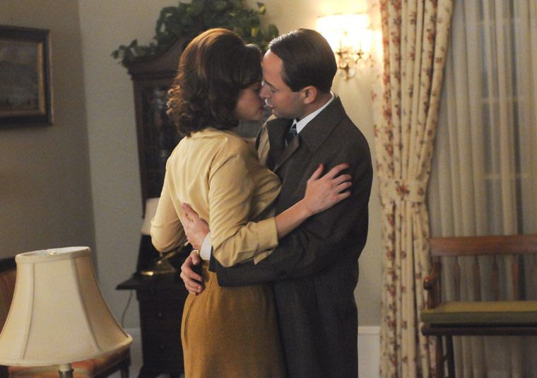 Alexis Bledel as Beth Dawes and Vincent Kartheiser as Pete Campbell on Mad Men Alexis Bledel as Beth Dawes and Vincent Kartheiser as Pete Campbell on Mad Men