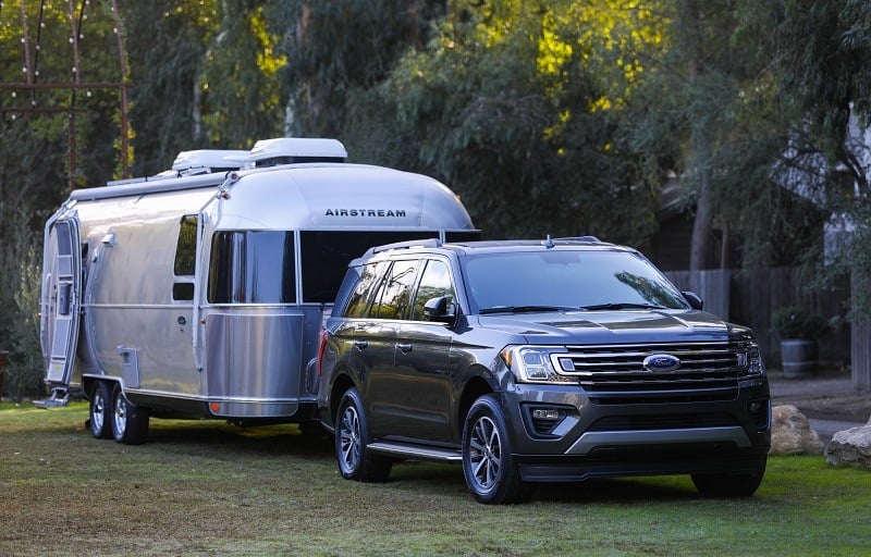 Front three-quarter shot of 2018 Ford Expedition with trailer connected to hitch